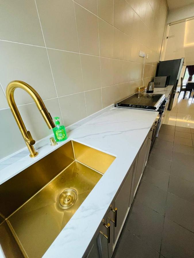 Homestay 3Br Near Setia Alam Shah Alam Exterior photo
